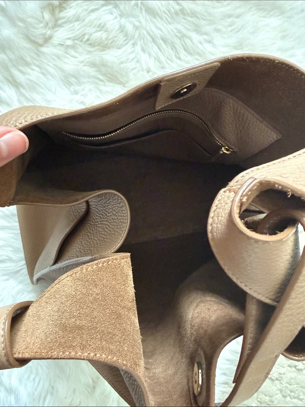 Cuyana Taupe Pebbled Leather Shoulder Bag - Picture 3 of 5